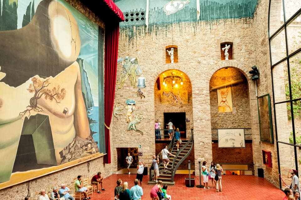 Girona Guided Tour & Dalí Museum in Figueres Gallery Image 3
