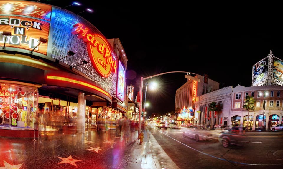 Meal at the Hard Rock Cafe Hollywood - Image 8