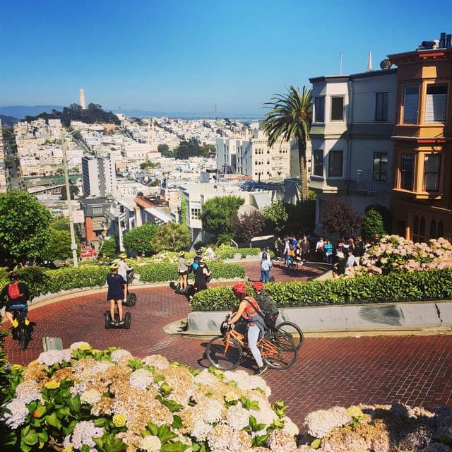 City Icons Tour by Metro & Foot Gallery Image 3