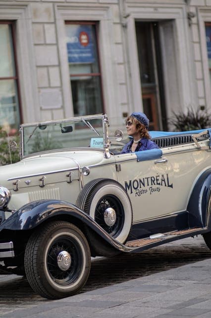 Unforgettable Guided Tour in a Vintage 1930s Convertible Car Gallery Image 1