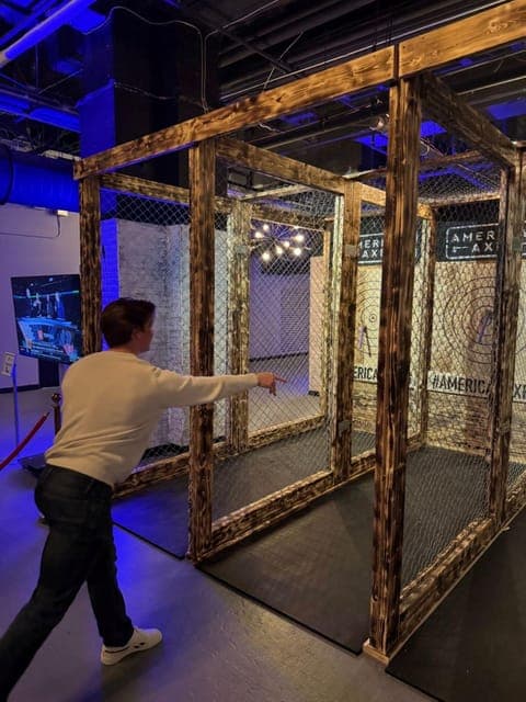 Axe Throwing Experience Gallery Image 1