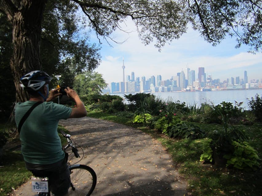 Toronto Islands: Morning or Twilight 3.5-Hour Bike Tour Gallery Image 3