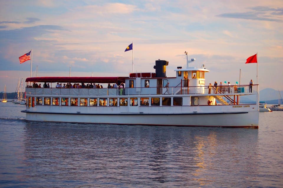 City Lights Sightseeing Cruise on Classic Boat Gallery Image 2