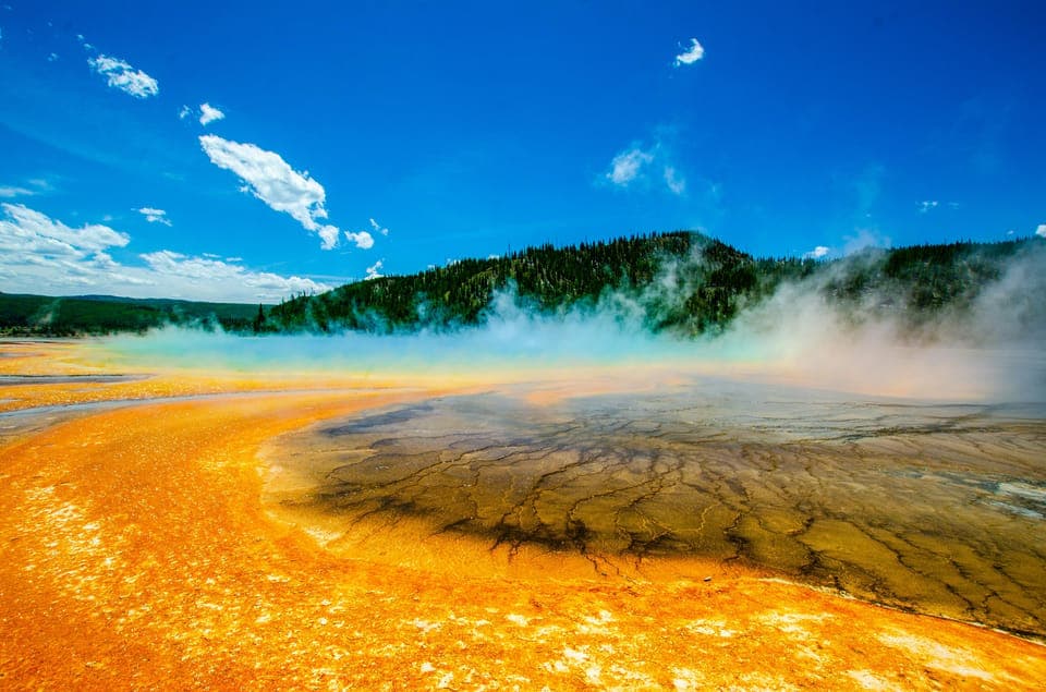 Salt Lake City: 5-Day Guided Round Trip to Yellowstone Gallery Image 4