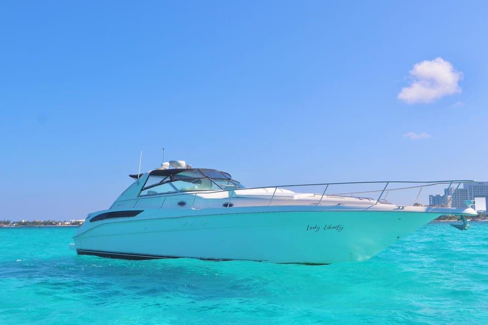Cruising paradise in a luxury yacht in Cancun Gallery Image 2