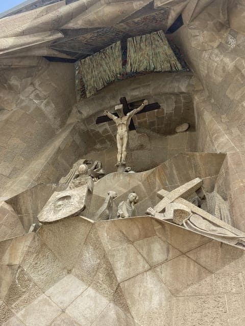 Sagrada Familia Guided Tour in English: Small group Gallery Image 3