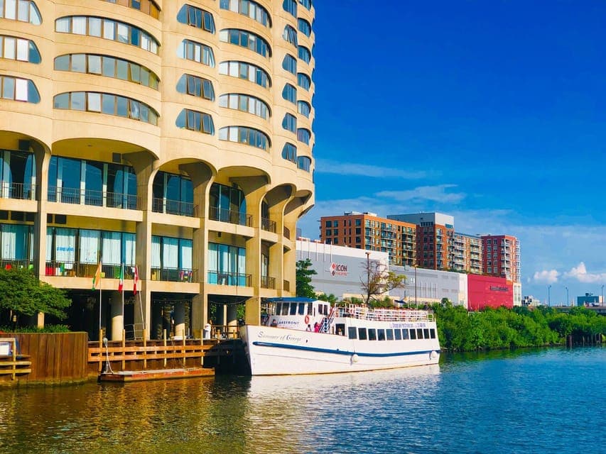 Chicago River 90-Min Architecture Boat Tour Gallery Image 3