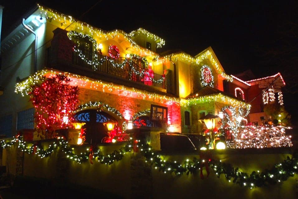 From Manhattan: 4-Hour Christmas Lights Luxury Bus Tour Gallery Image 4