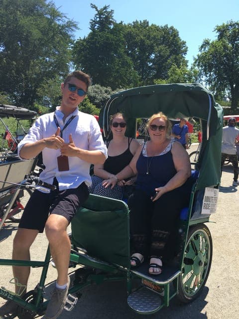 Gossip Girl Tour Gallery Image 2