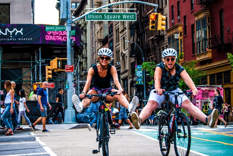3. Brooklyn: Sightseeing Bike Tour with Local Guide - Image 3