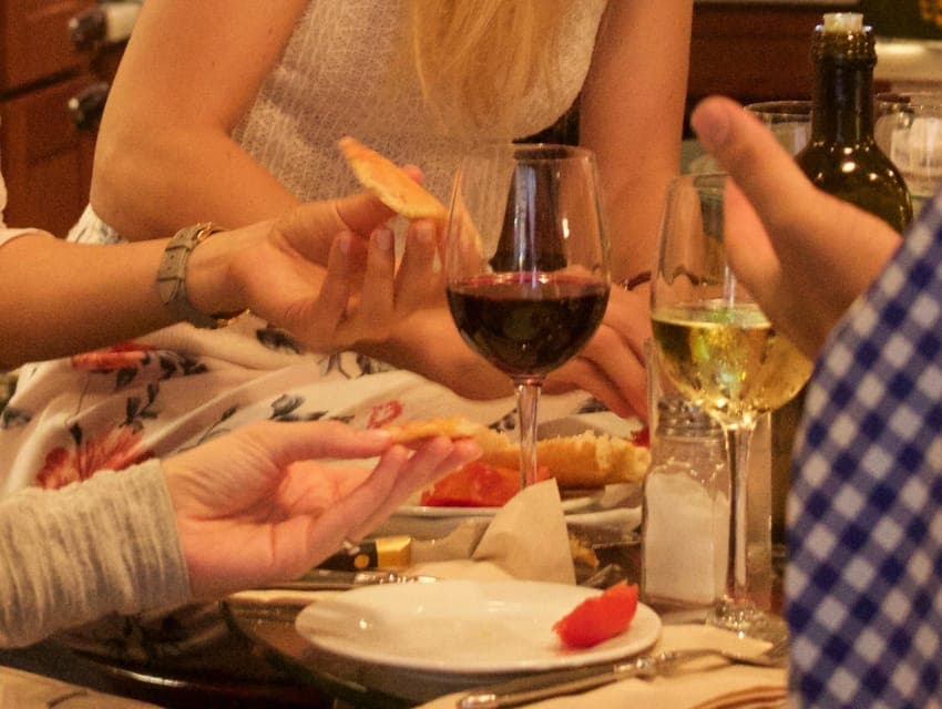 3-Hour Sips, Sites & Bites Food & History Tour Gallery Image 4