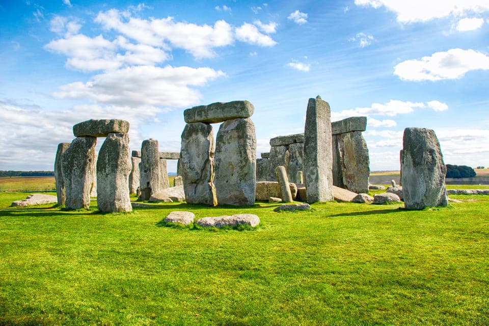Stonehenge and Bath Full-Day Tour - Image 4