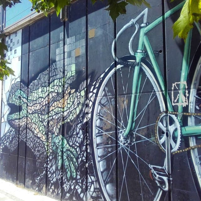 Unusual Barcelona Bike Tour in French Gallery Image 3
