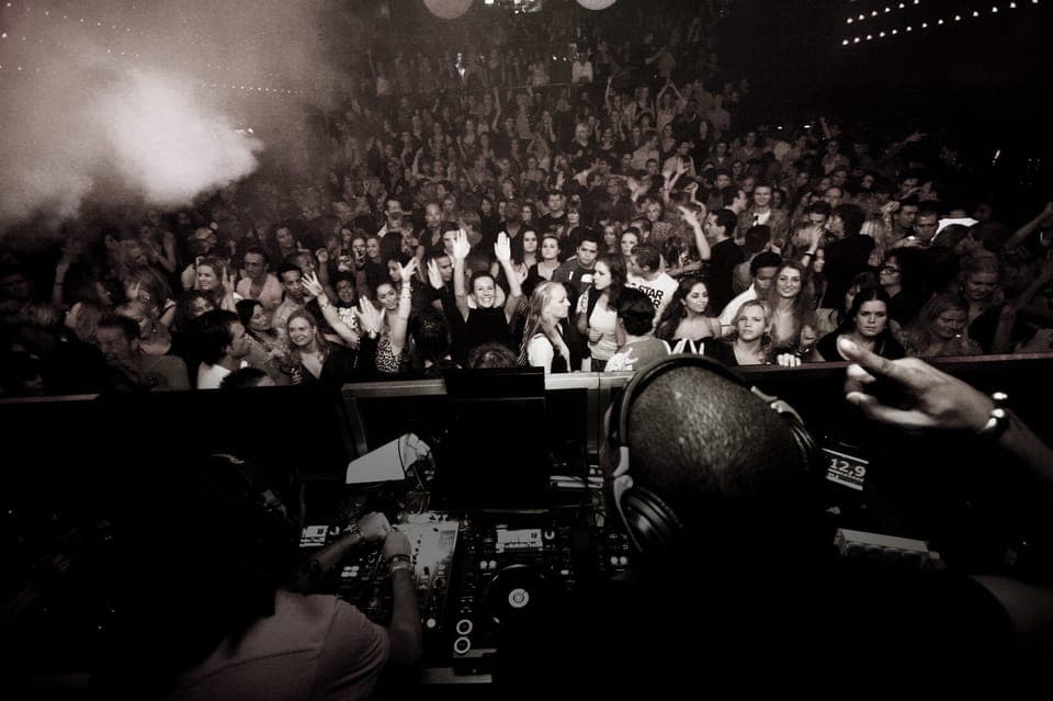Nightlife Ticket with Champagne and Cruise Gallery Image 2