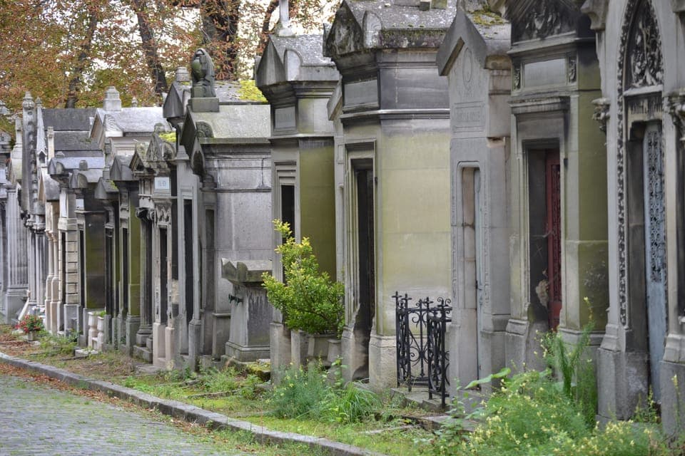 Pere Lachaise Cemetery Guided Tour Gallery Image 2