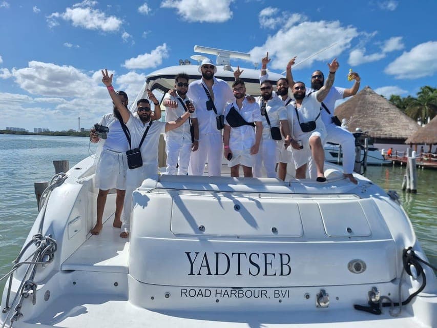 15. Cancun private yacht Sea Ray Sundancer 60 feet - Image 15