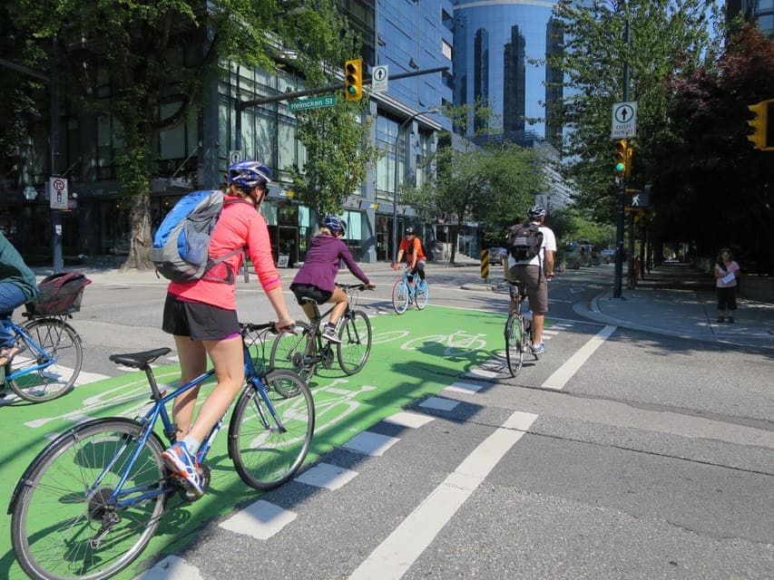 Stanley Park & Downtown Bike Tour - Image 5
