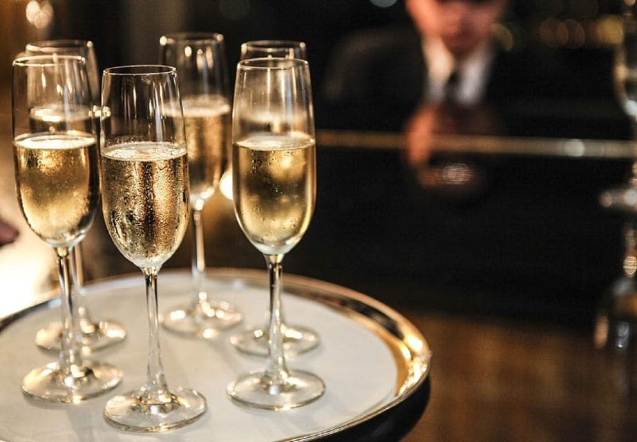 Paradis Latin Cabaret Show with Optional Champagne Gallery Image 2