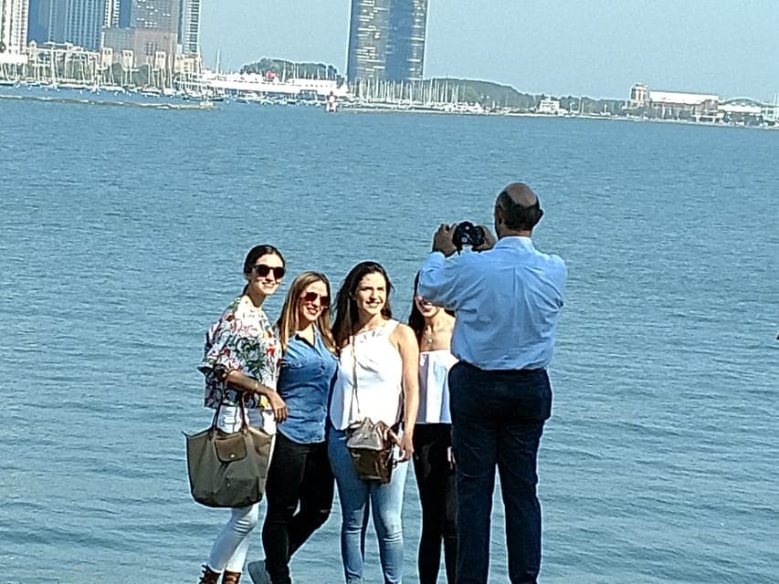 City Minibus Tour with Optional Architecture Cruise Gallery Image 4