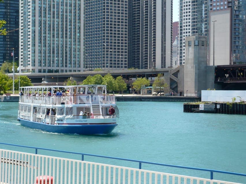 City Minibus Tour with Optional Architecture Cruise Gallery Image 2
