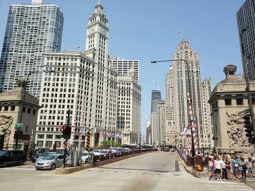 Magnificent Mile Walking Tour - Image 1