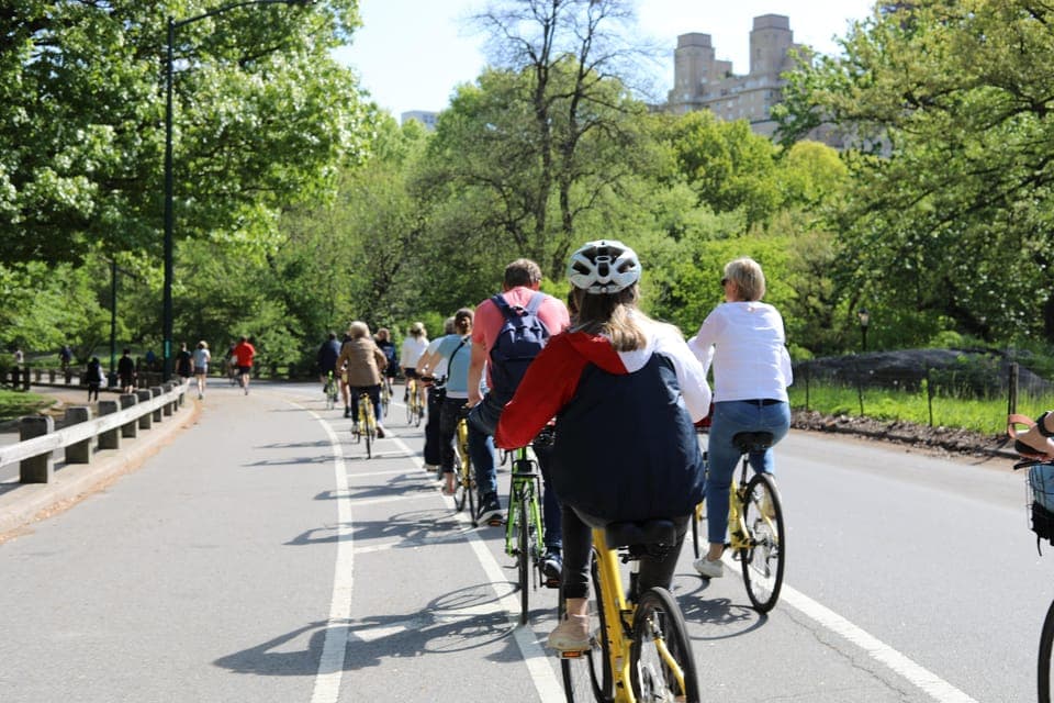 English or German Central Park Bike Tour & eBike Option Gallery Image 4