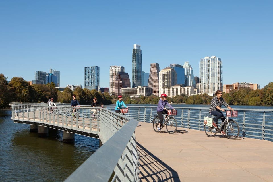 2-Hour Sightseeing Bike Tour - Image 1