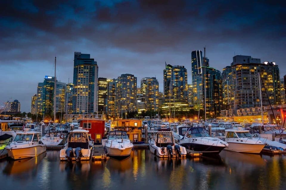Vancouver’s Seaside Romance: A Coastal City Walk Gallery Image 3