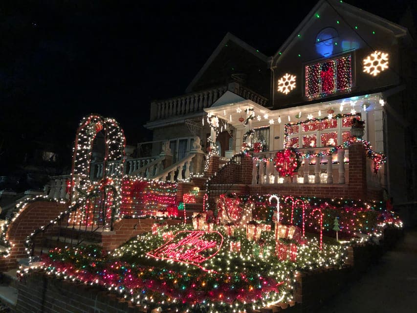 10. Dyker Heights Christmas Lights Tour - Image 10
