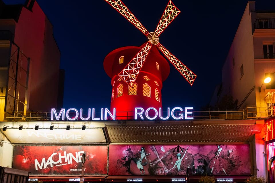 Moulin Rouge Dinner Show, Champagne, and Transport Gallery Image 3