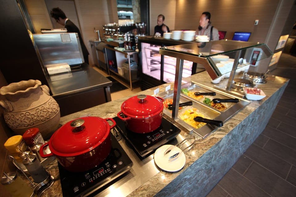 Vancouver International Airport (YVR): Premium Lounge Entry Gallery Image 4