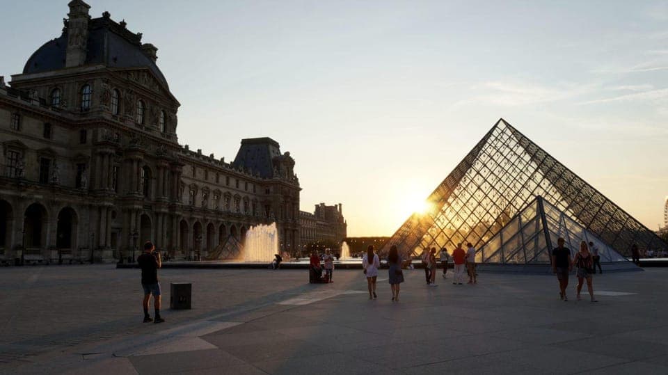 18. Eiffel Tower and Seine River Electric Bike Tour - Image 18