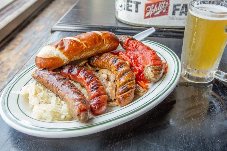 Secret Walking Food Tour Milwaukee Gallery Image 2