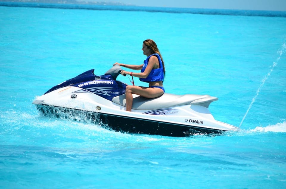 Cancun: Waverunner in Nichupte Lagoon Gallery Image 3
