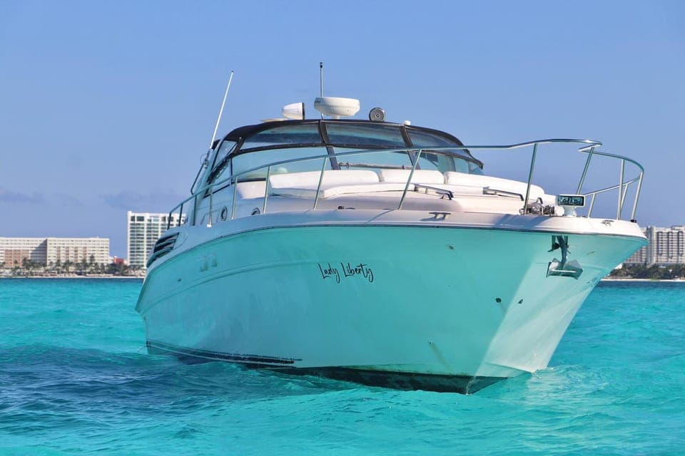 Cruising paradise in a luxury yacht in Cancun Gallery Image 4