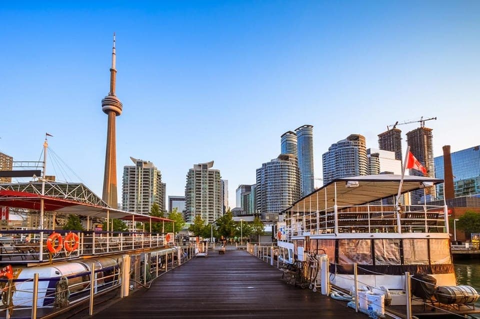 Toronto: Shuttle Transfer Between Downtown and Niagara Falls Gallery Image 1