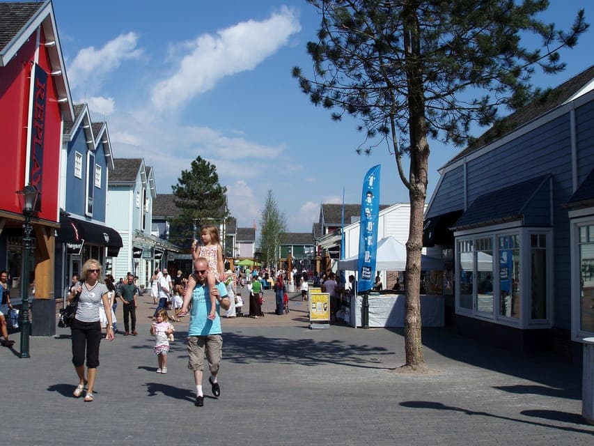 Private Day Trip to Fashion Outlet Gallery Image 2