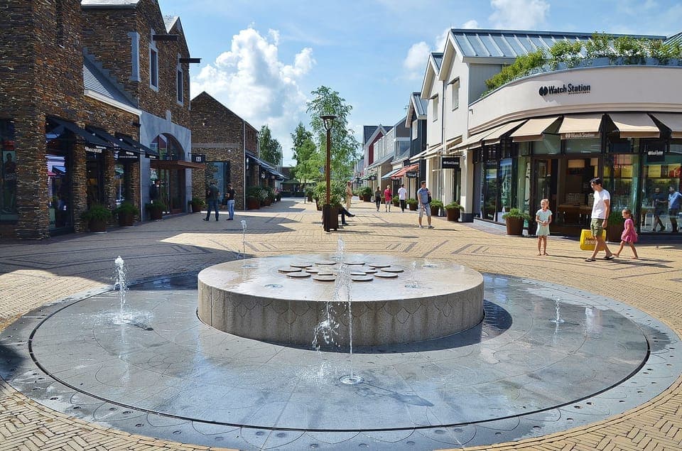 Private Day Trip to Fashion Outlet Gallery Image 3