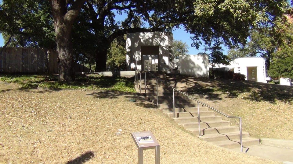 4. JFK Assassination Highlights Walking Tour - Image 4
