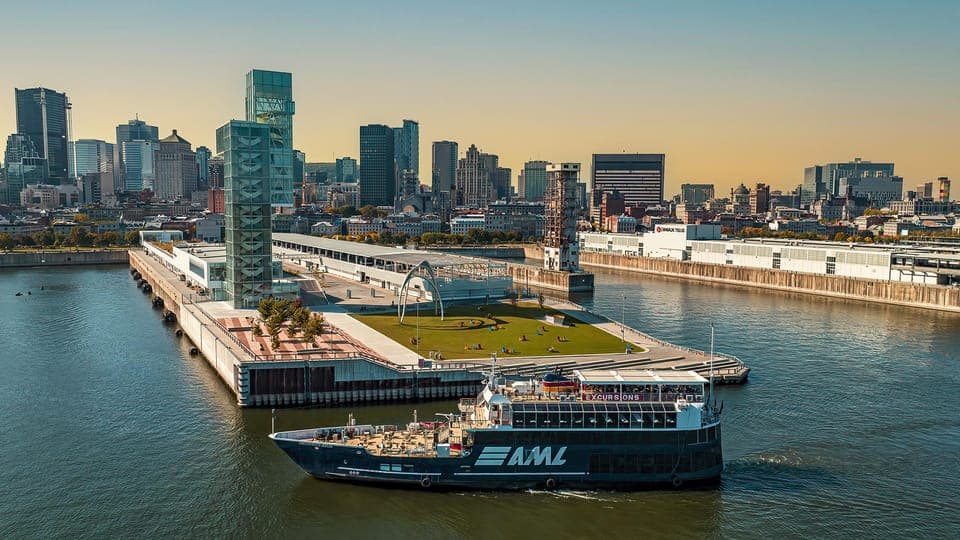 Montréal: 3 or 5-Course Dinner Cruise with DJ & Dancing Gallery Image 3
