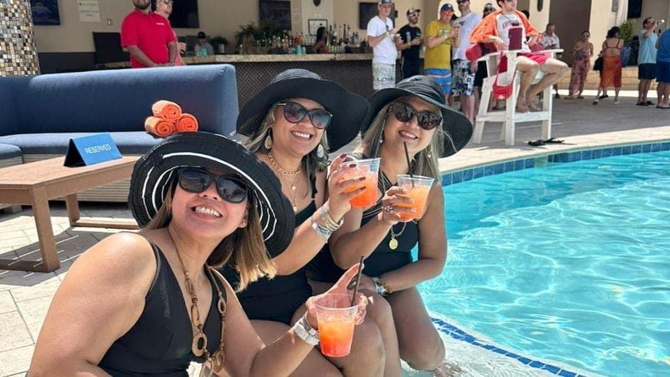 Skip-the-Line Pool Party Tour Gallery Image 4