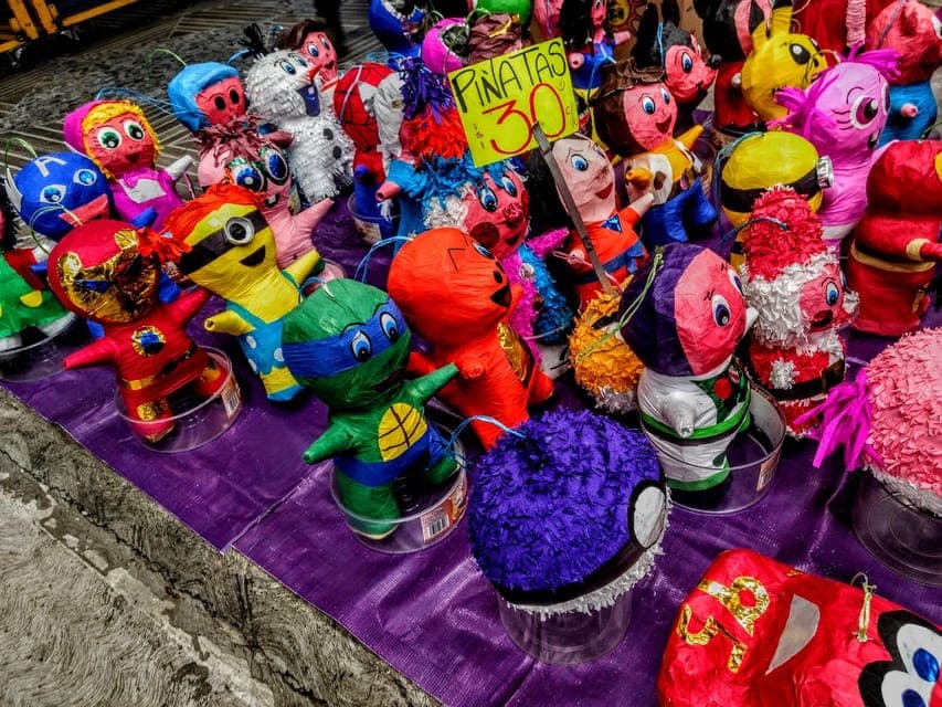 Tastes, Markets & Salsa Making Fun! Gallery Image 2