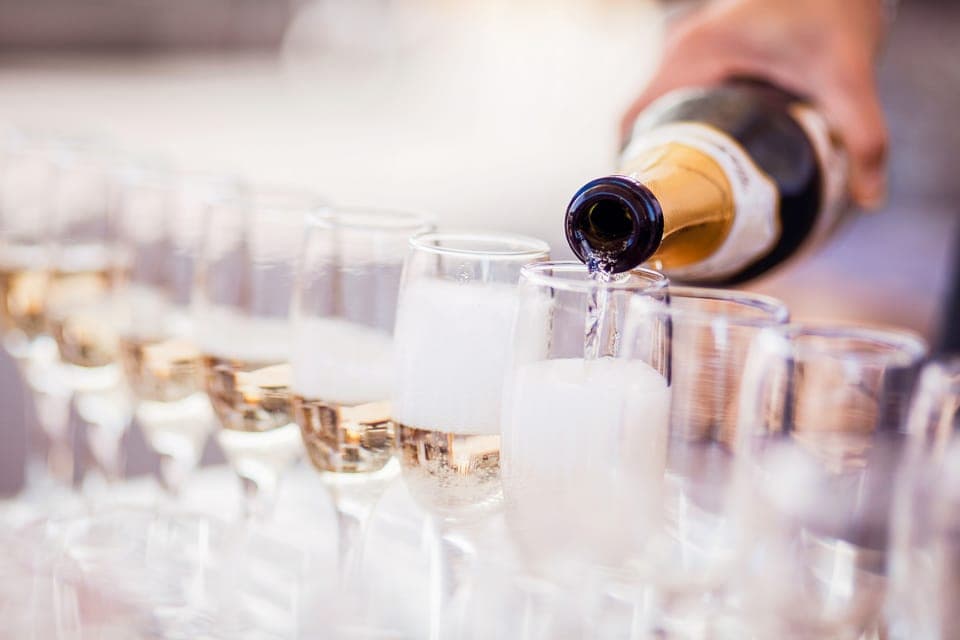 2. Sparkling Wine Walking Tour - Image 2