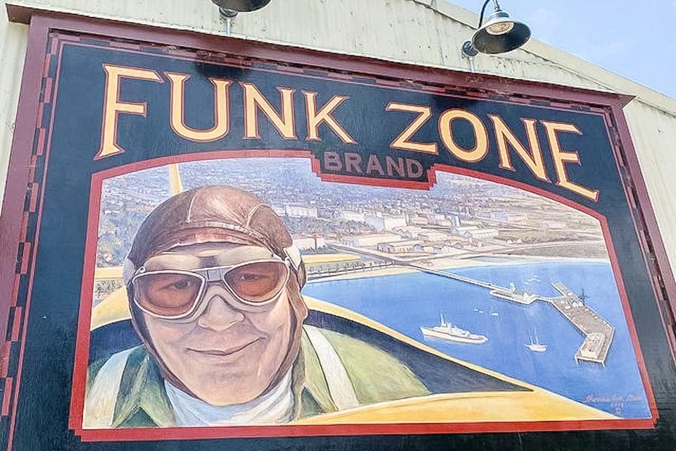 3-Hour Cocktail and History Walking Tour Gallery Image 2