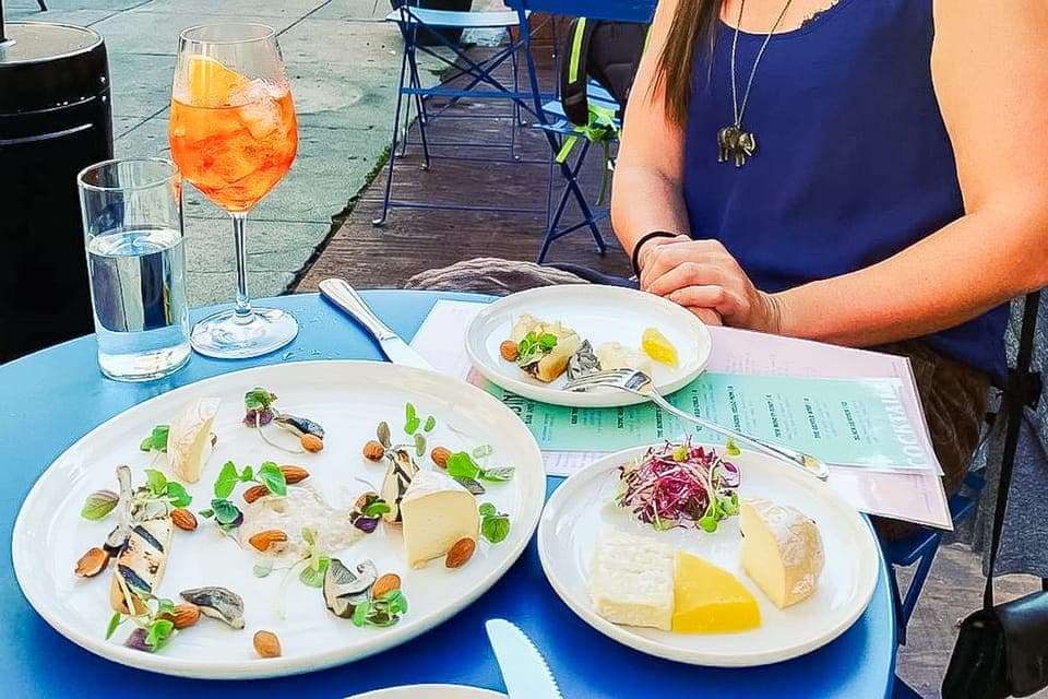 3-Hour Cocktail and History Walking Tour Gallery Image 4