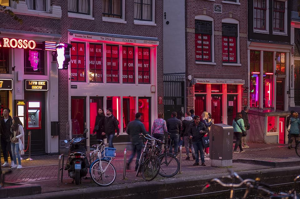 11. Amsterdam Red Light District and Old Town Walking Tour - Image 11