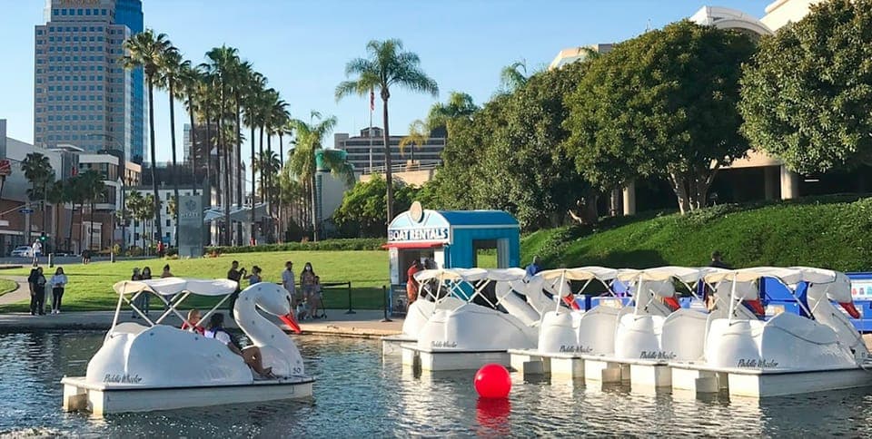 Long Beach: Swan Boat Rental at Rainbow Lagoon - Image 2
