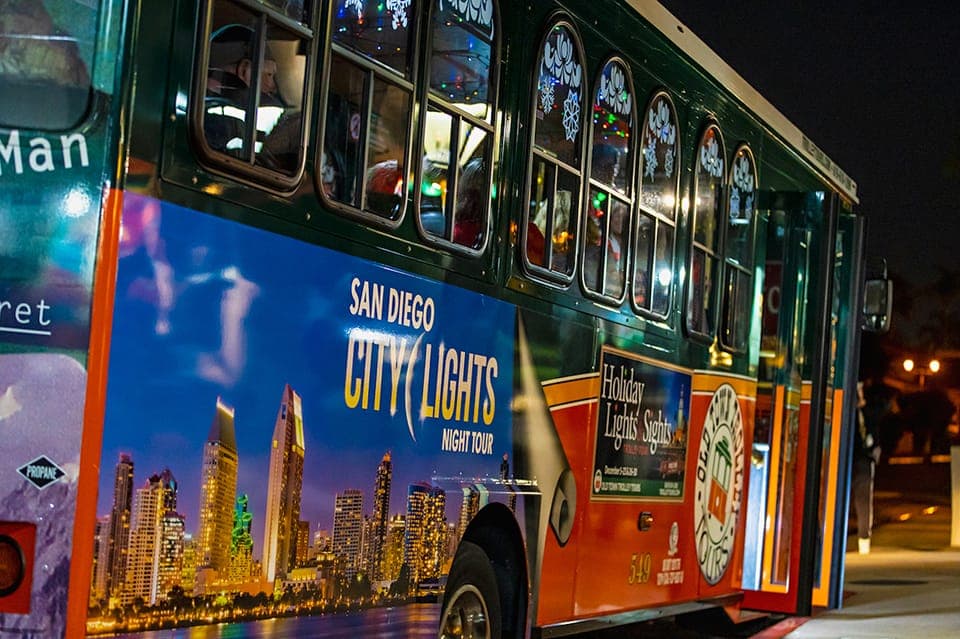 Holiday Lights and Sights Trolley Tour Gallery Image 4