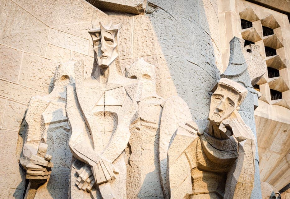 Exclusive Sagrada Familia Private Guided Tour - Image 3