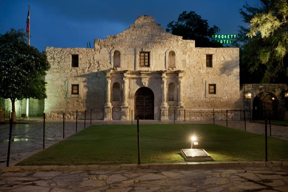 San Antonio Premium Night Driving Tour with Dinner & Cruise Gallery Image 4
